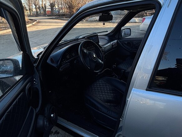 2015 Chevrolet Niva I Рестайлинг, серебристый, 500000 рублей - вид 5
