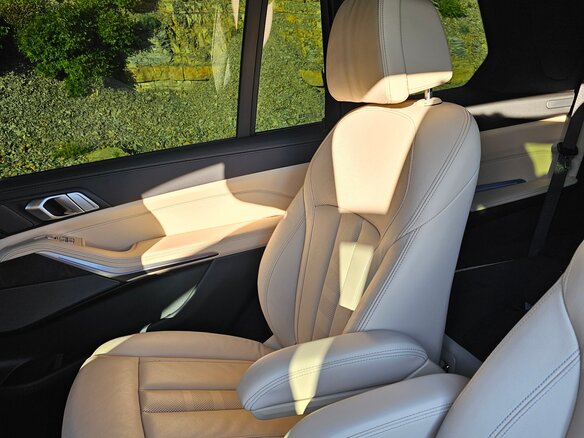2020 BMW X7 40i I (G07), чёрный, 7500000 рублей - вид 15
