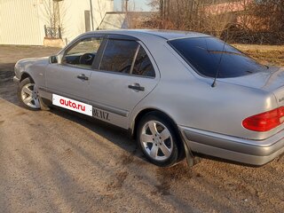 1996 Mercedes-Benz E-Класс 220 II (W210, S210), серый, 330000 рублей, вид 3