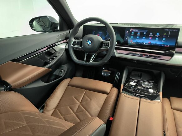 2025 BMW 5 серии 530i xDrive VIII (G60/G61/G68), чёрный, 9990000 рублей - вид 12