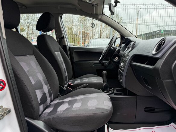 2011 Ford Fusion I Рестайлинг, белый - вид 11