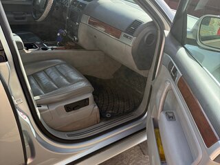 2006 Volkswagen Touareg I, серебристый, 1300000 рублей, вид 3