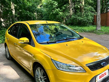 2010 Ford Focus II Рестайлинг, жёлтый, 480000 рублей, вид 2