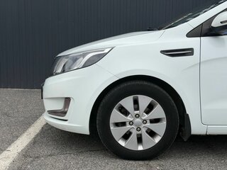 2012 Kia Rio 5-speed III, белый, 799000 рублей, вид 5