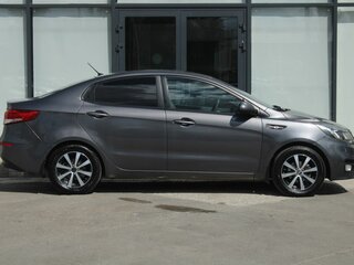 2015 Kia Rio 6-speed III, серый, 975000 рублей, вид 4