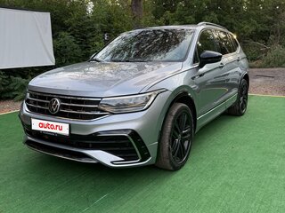2022 Volkswagen Tiguan II Рестайлинг, серебристый, 3400000 рублей, вид 1