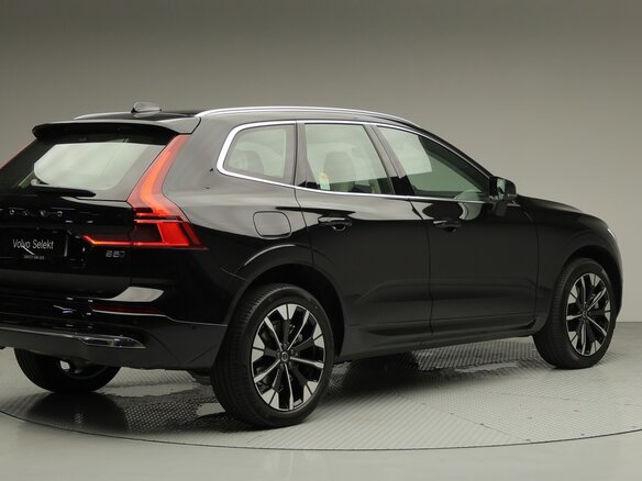 2026 Volvo XC60 II Рестайлинг 2, чёрный - вид 3