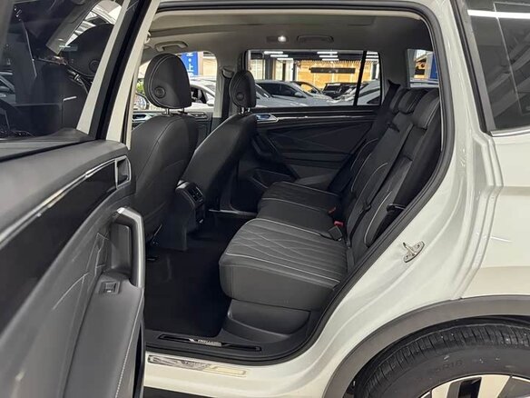 2023 Volkswagen Tiguan II Рестайлинг, белый, 2430000 рублей - вид 7