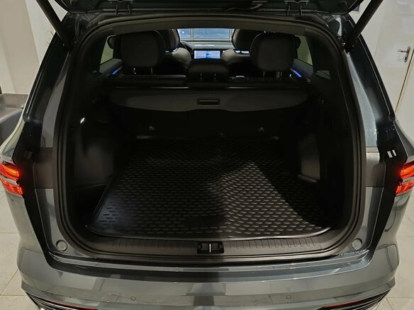 2026 Geely Monjaro I, серый, 4954990 рублей - вид 9