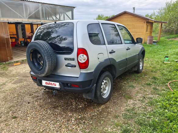 2020 Chevrolet Niva I Рестайлинг, серебристый, 800000 рублей - вид 1