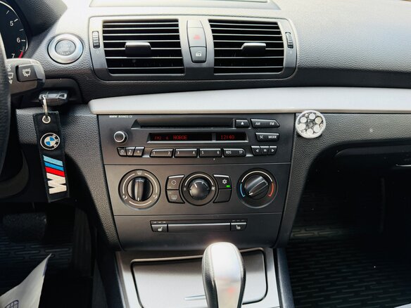 2011 BMW 1 серии 116i I (E81/E82/E87/E88) Рестайлинг, белый, 805000 рублей - вид 21