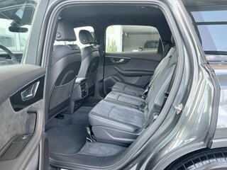2026 Audi Q7 45 TFSI II (4M) Рестайлинг 2, серый, 11100000 рублей, вид 5