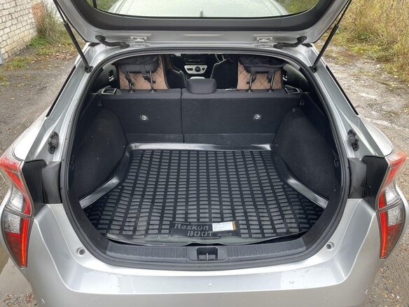 2016 Toyota Prius IV (XW50), серебристый, 1580000 рублей - вид 8