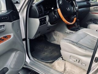 2004 Toyota Land Cruiser 100 Series Рестайлинг 1, серебристый, 1590000 рублей, вид 3