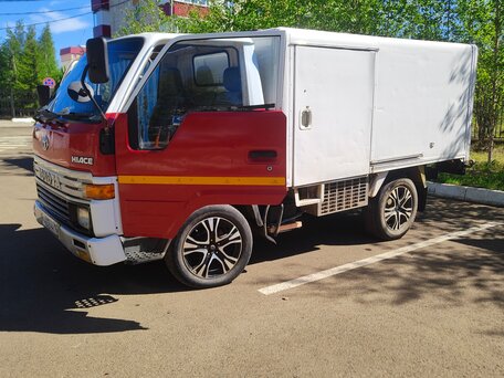 1995 Toyota HiAce, красный, 650000 рублей, вид 4