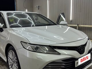 2019 Toyota Camry VIII (XV70), белый, 3250000 рублей, вид 3