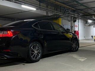 2016 Lexus ES 250 VI Рестайлинг, чёрный, 2900000 рублей, вид 4