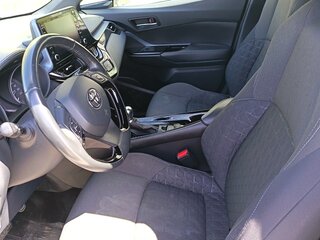 2021 Toyota C-HR I Рестайлинг, белый, 2700000 рублей, вид 4