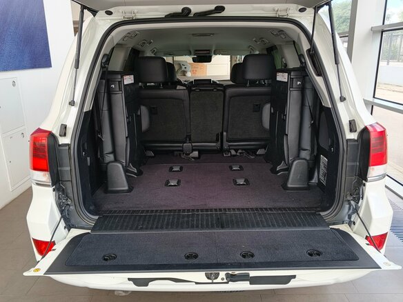 2016 Toyota Land Cruiser 200 Series Рестайлинг 2, белый, 4149000 рублей - вид 4
