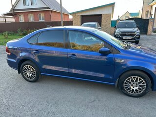 2018 Volkswagen Polo V Рестайлинг, синий, 1000000 рублей, вид 3
