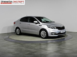 2015 Kia Rio III Рестайлинг, серебристый, 928000 рублей, вид 3