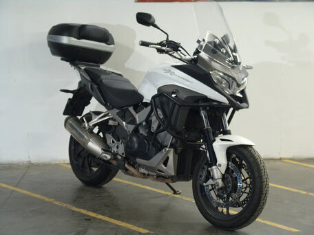 2015 Honda VFR 800X (Crossrunner), белый, 750000 рублей, вид 1