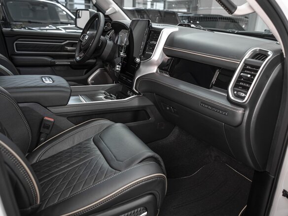 2026 Ram 1500 Crew Cab V Рестайлинг, белый, 10814927 рублей - вид 25