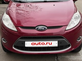2011 Ford Fiesta Mk6, красный, 775000 рублей, вид 2