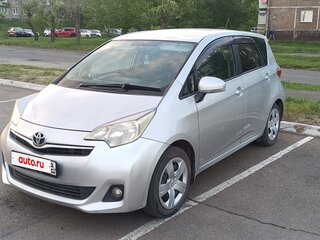 2010 Toyota Ractis II, серебристый, 680000 рублей, вид 1