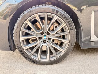 2020 BMW 7 серии 750d xDrive VI (G11/G12) Рестайлинг, чёрный, 7990000 рублей, вид 3