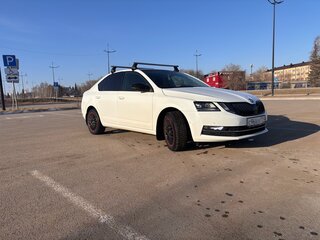 2017 Skoda Octavia III (A7) Рестайлинг, белый, 1650000 рублей, вид 3