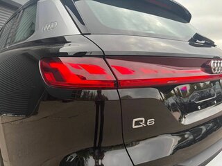 2026 Audi Q6 40 TFSI, чёрный, 6500000 рублей, вид 4