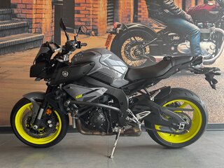 2020 Yamaha MT-10, серый, 1530000 рублей, вид 4