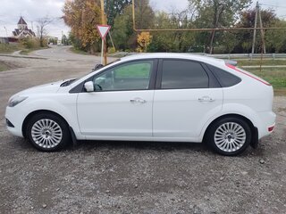 2010 Ford Focus II Рестайлинг, белый, 700000 рублей, вид 4