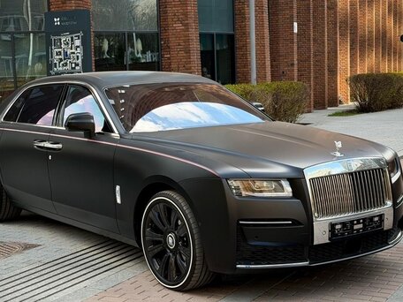 2023 Rolls-Royce Ghost Black Badge II (Series I), чёрный, 31050000 рублей, вид 1