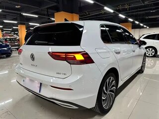 2022 Volkswagen Golf VIII, белый, 1836213 рублей, вид 4