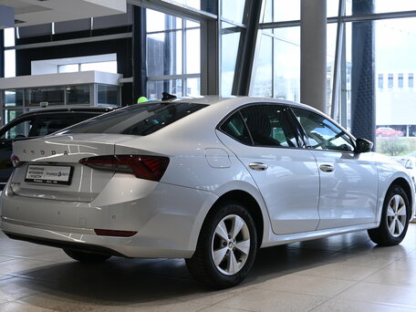 2021 Skoda Octavia IV (A8), серебристый, 2180000 рублей, вид 5