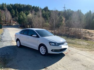 2015 Volkswagen Polo V Рестайлинг, белый, 1500000 рублей, вид 2