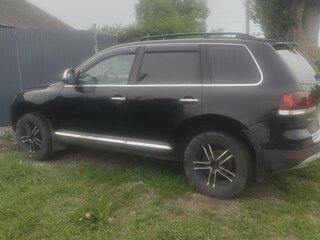 2009 Volkswagen Touareg I Рестайлинг, чёрный, 950000 рублей, вид 3