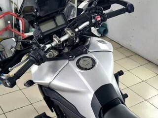 2015 Yamaha MT-09 Tracer (FJ-09), серебристый, 660000 рублей, вид 2