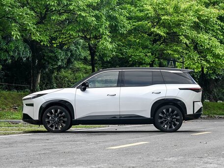 2026 Toyota bZ3X 67.9 kWh, белый, 3115000 рублей, вид 2