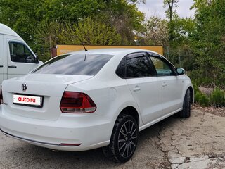 2016 Volkswagen Polo V Рестайлинг, белый, 810000 рублей, вид 2