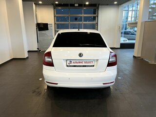 2011 Skoda Octavia II (A5) Рестайлинг, белый, 550000 рублей, вид 4
