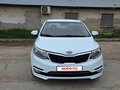 2017 Kia Rio III Рестайлинг, белый - вид 2