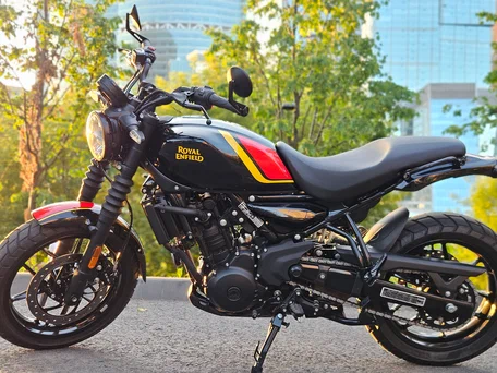 2025 Royal Enfield Guerrilla 450, чёрный, 455000 рублей, вид 4