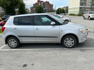2012 Skoda Fabia II Рестайлинг, серебристый, 600000 рублей, вид 3