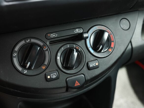 2011 Nissan Note I Рестайлинг, серебристый, 799000 рублей - вид 21