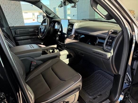 2024 Ram 1500 Crew Cab V Рестайлинг, чёрный, 11000000 рублей - вид 5