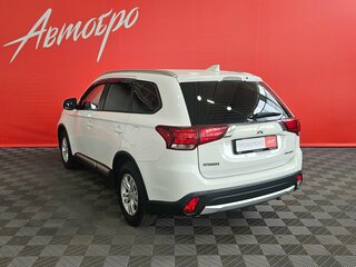 2017 Mitsubishi Outlander III Рестайлинг 2, белый, 1830000 рублей, вид 3
