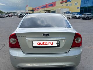 2010 Ford Focus II Рестайлинг, серебристый, 560000 рублей, вид 3